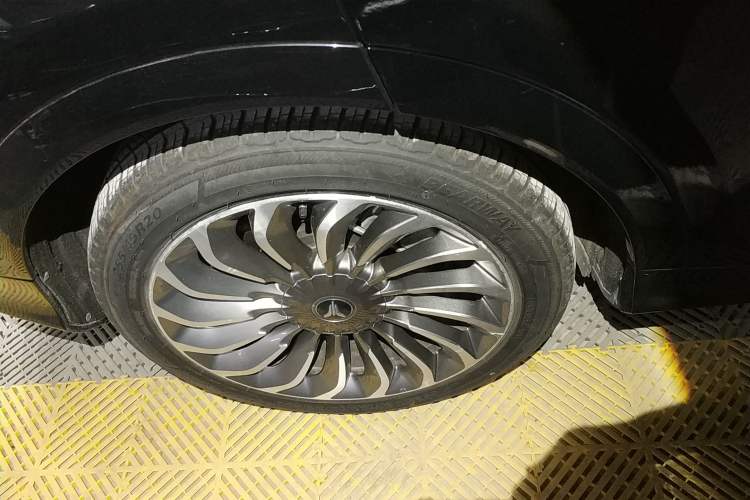 Used VOYAH FREE 2021 Four-Wheel Drive Standard Range-Extended Exclusive Luxury Package Right Rear Wheel Hub