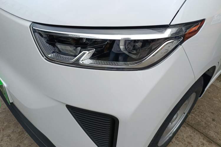 Used Wuling Yangguang 2024 300KM Comfort Version Passenger Van 75kW