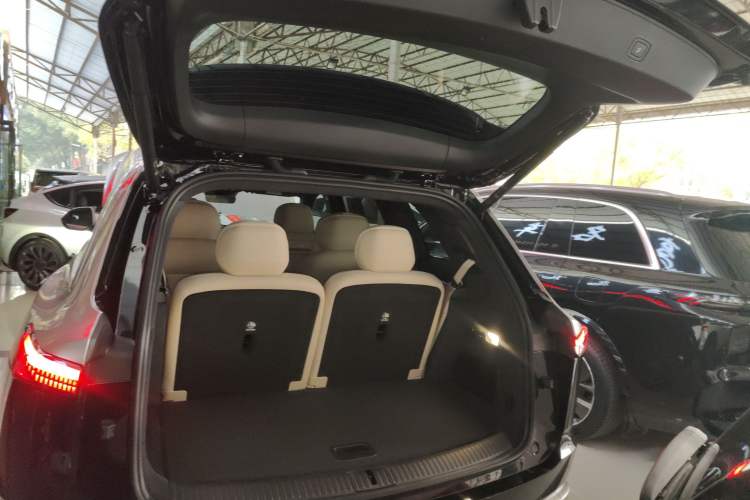 Used ONVO Luxeed L90 2025 Model—Ultra Six-Seater Version
