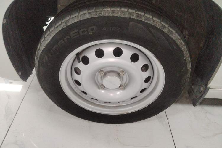 Used Dongfeng Fengon 380 2022 1.5L Standard Edition 7-Seater Passenger Vehicle Exterior 4