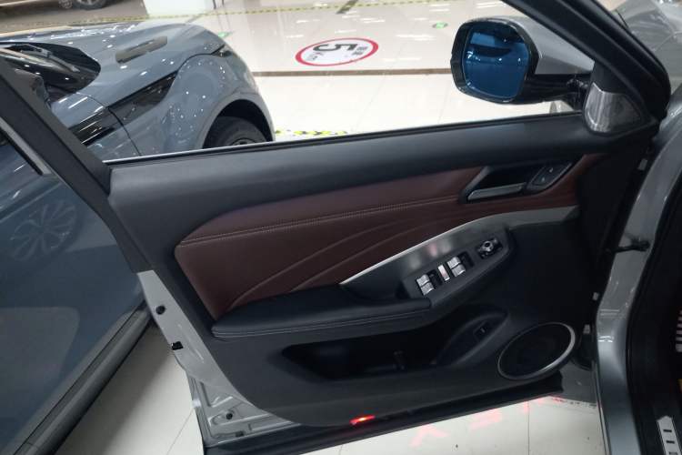 Used Wey VV6 2018 2.0T Two-Wheel-Drive Ultra-Luxury Version China V Standard