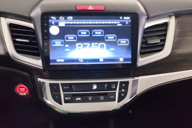 Used Honda Jade 2017 1.8L automatic Comfort version 5 seats Audio And AC Panel