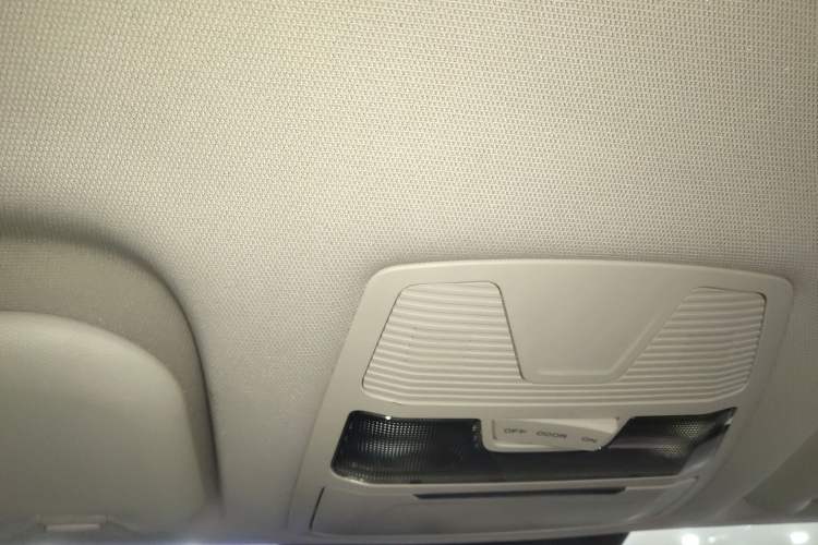 Used Hongqi E-QM5 2022 431 km Charge & Enjoy Edition