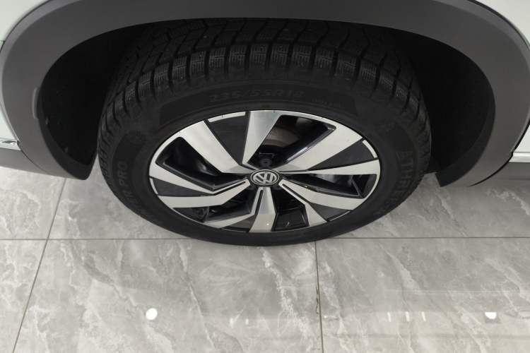 Used Volkswagen Tayron 2019 330TSI Two-Wheel-Drive Luxury Version China V Emission Standard Right Rear Wheel Hub