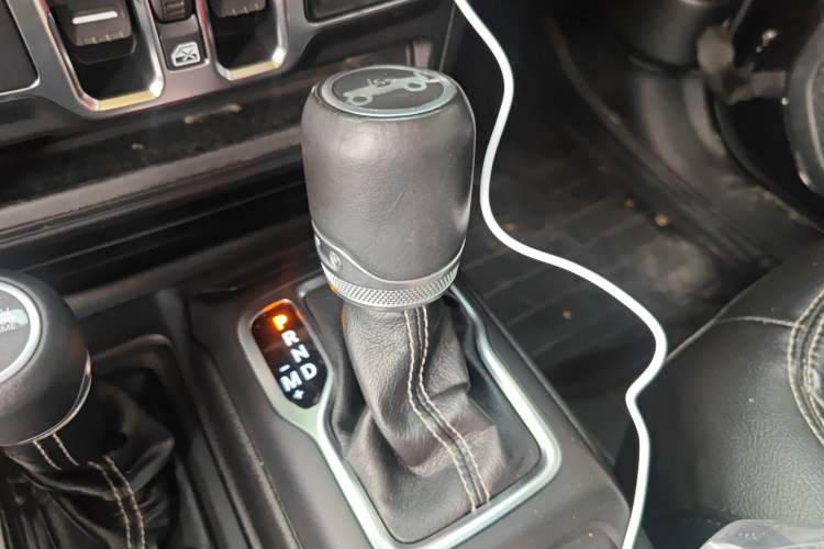 Used Jeep Wrangler 2019 2.0T Sahara 4-Door Version China V Standard Gear Lever