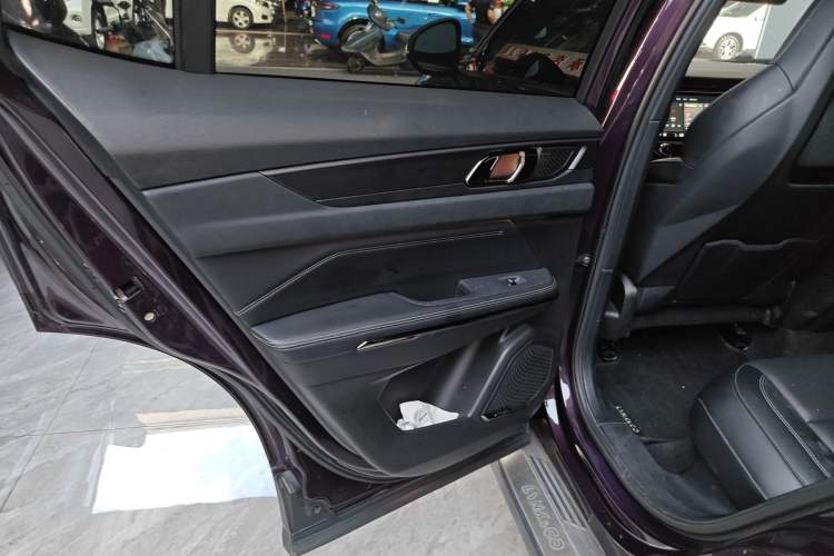 Used Lynk & Co 01 EM-P 2021 1.5TD PHEV Halo Interior 8