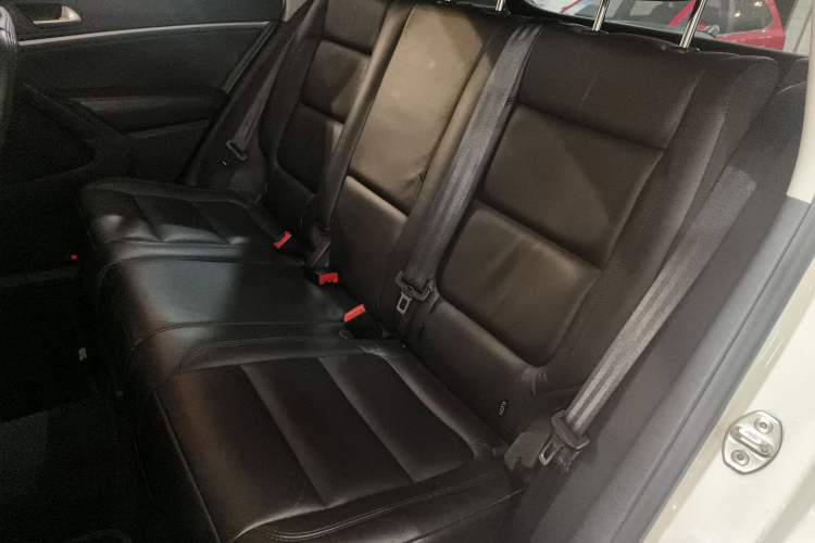 Used Volkswagen Tiguan L 2015 1.8TSI Automatic All-Wheel Drive Comfort Edition
