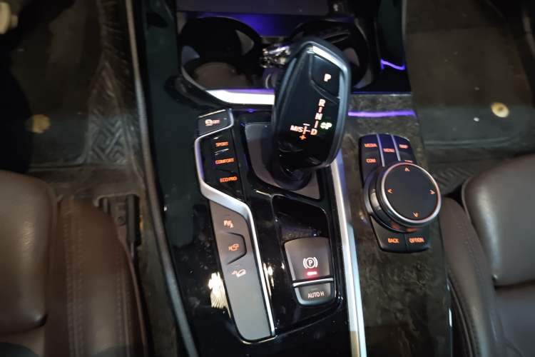 Used BMW X3 2020 xDrive30i Luxury Model with M Sport Package Gear Lever