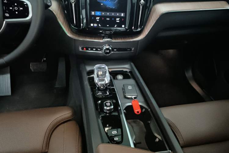 Used Volvo XC60 New Energy 2024 T8 Plug-in Hybrid Long-Range All-Wheel Drive Smart Luxury Edition