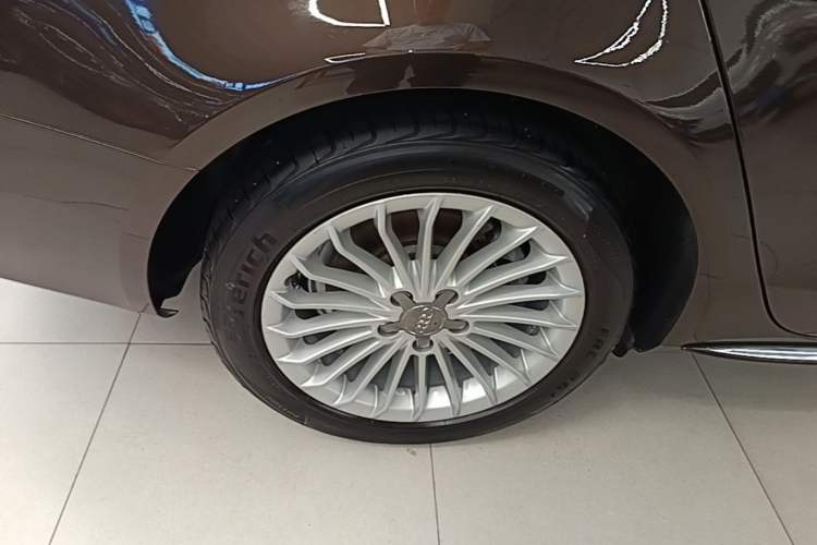 Used Audi A4L 2016 35 TFSI Collector's Edition Automatic Standard Model Right Rear Wheel Hub
