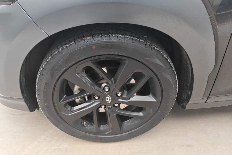 Used Hyundai ENCINO 2018 1.6T Dual-Clutch ZhiPao Edition China V Standard Left Front Wheel Hub