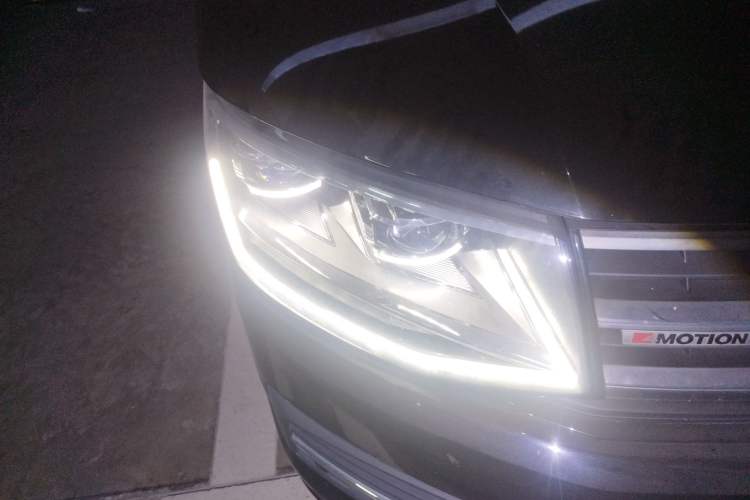 Used Volkswagen Multivan 2019 2.0 TSI 4x4 Prestige Edition 7-Seater Right Front Headlight