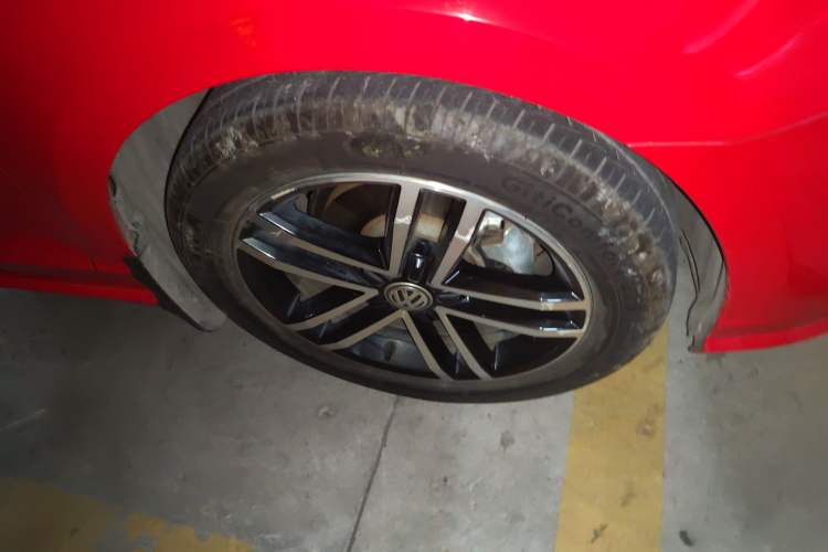 Used Volkswagen Lamando 2019 280TSI DSG Comfort Edition China VI standard Right Front Wheel Hub