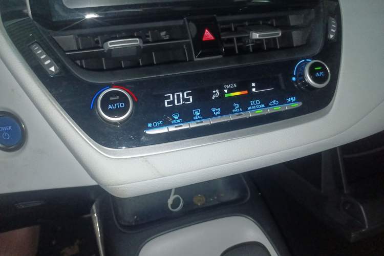 Used Toyota Levin 2019 Dual-Engine 1.8H E-CVT Luxury Edition China VI Standard Audio And AC Panel