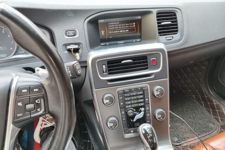 Used Volvo V60 2014 Restyled T5 Zhiya Edition