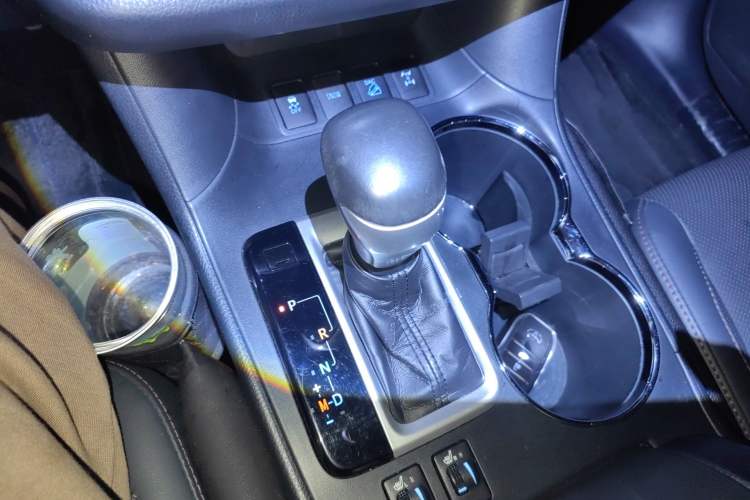 Used Toyota Highlander 2018 2.0T Four-Wheel Drive Luxury Edition 7 Seats China V Emission Standard Gear Lever