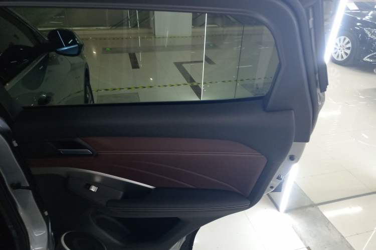 Used Wey VV6 2018 2.0T Two-Wheel-Drive Ultra-Luxury Version China V Standard