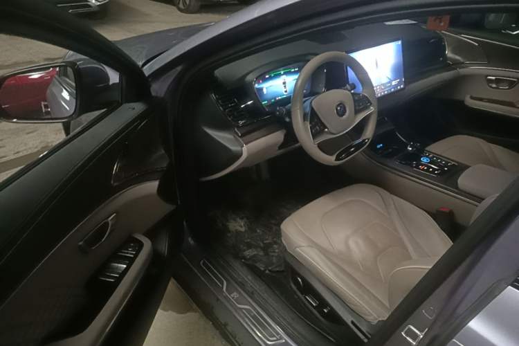 Used BYD Han 2024 EV Glory Edition 610 km All-Wheel Drive "Tian Shen Zhi Jia" Intelligent Driving Model