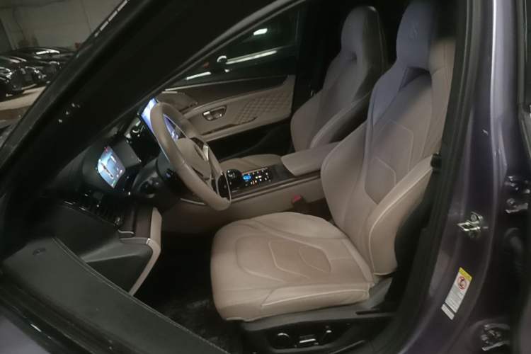Used BYD Han 2024 EV Glory Edition 610 km All-Wheel Drive "Tian Shen Zhi Jia" Intelligent Driving Model