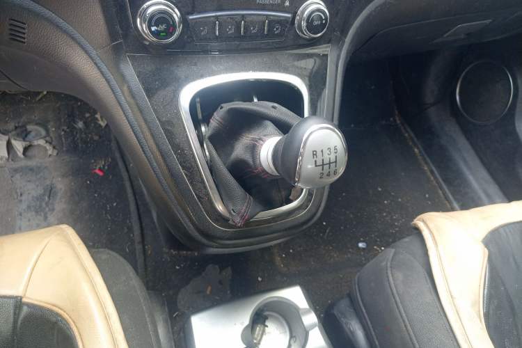 Used Haval H6 2015 Upgraded Model 1.5T Manual Two-Wheel Drive Urban Version
