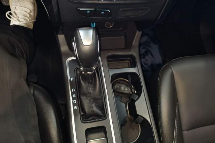 Used Ford Kuga 2018 EcoBoost 180 Two-Wheel-Drive Luxury Wing Edition Gear Lever