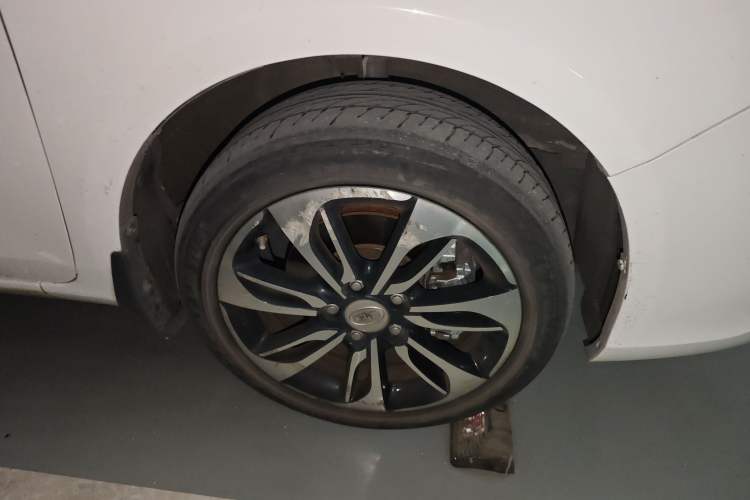 Used BYD Qin New Energy 2015 1.5T Dual-Crown Flagship Plus Edition
