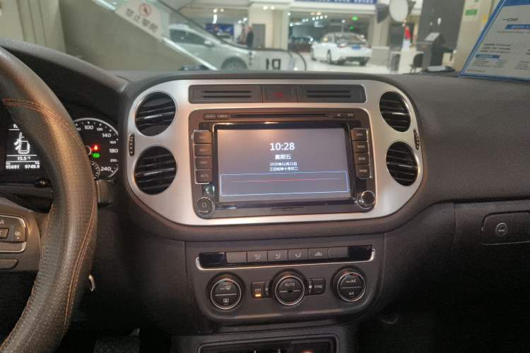 Used Volkswagen Tiguan L 2015 1.8TSI Automatic All-Wheel Drive Comfort Edition
