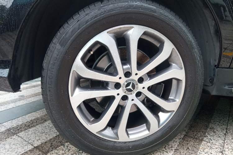 Used Mercedes-Benz GLE 2018 GLE 320 4MATIC Dynamic Edition Collector's Edition Right Rear Wheel Hub