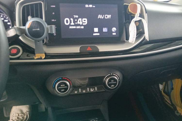 Used Kia kx1 Stonic 2021 1.4L CVT Fun & Sunroof Model
