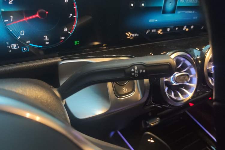 Used Mercedes-Benz GLB 2020 GLB 200 Dynamic Edition Gear Lever