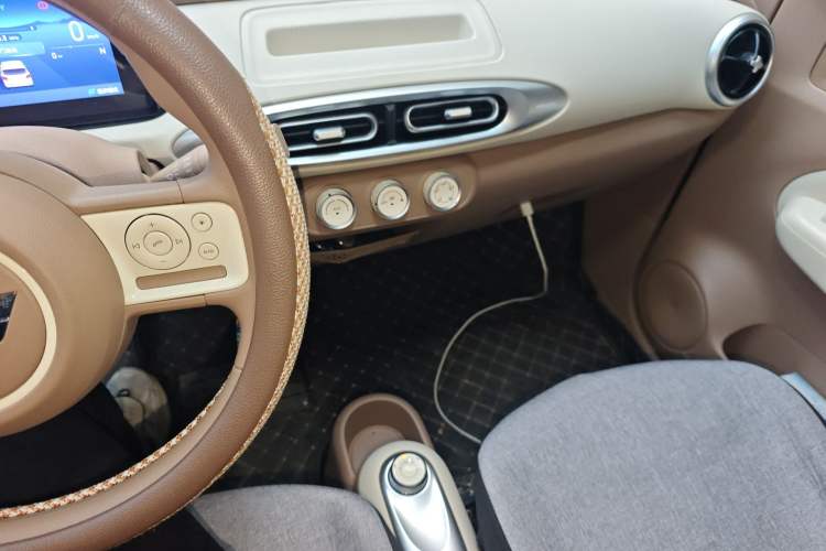 Used Wuling Hongguang MINIEV 2025 Four-Door Version Advanced Edition Audio And AC Panel