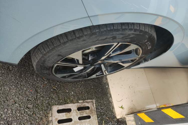 Used Geely Galaxy L6 2023 125km Starship Left Front Wheel Hub