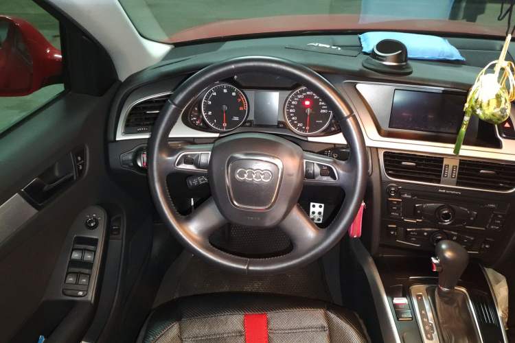 Used Audi A4L 2012 2.0 TFSI automatic standard version