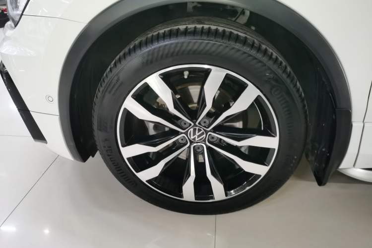 Used Volkswagen Tiguan L 2021 330TSI Automatic Two-Wheel Drive R-Line Enhanced Edition Left Front Wheel Hub