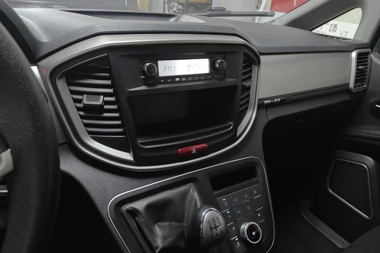 Used JAC Refine M4 2021 2.0L Manual Comfort Edition