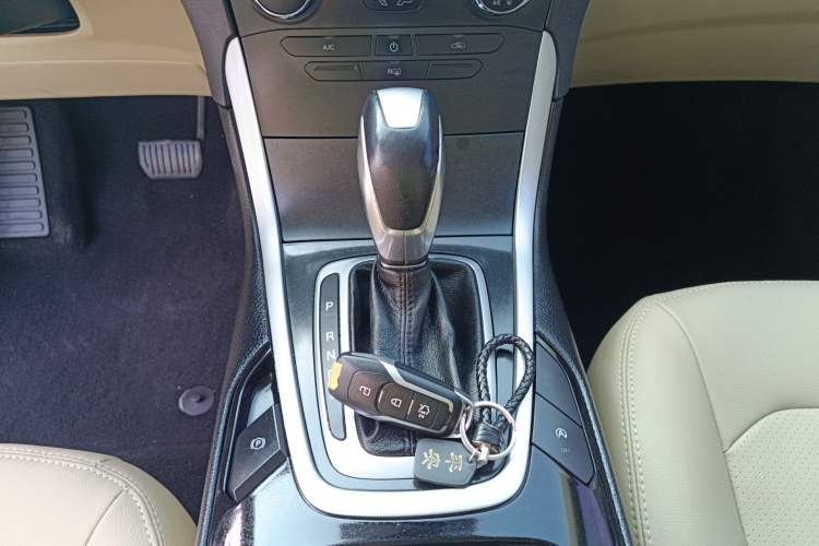 Used Ford Edge 2016 EcoBoost 245 Two-Wheel-Drive Titanium 5-Seater
