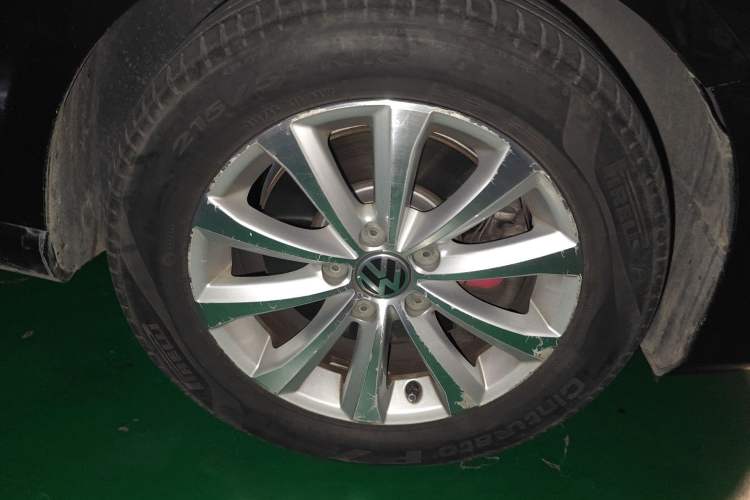 Used Volkswagen Magotan 2013 1.8TSI Luxury Model Right Front Wheel Hub