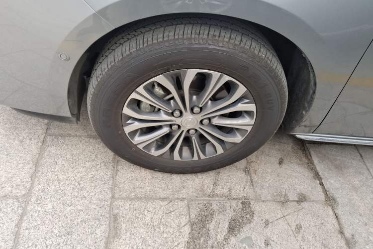 Used Buick GL8 2023 Land Executive Class Deluxe Model