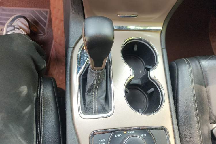 Used Jeep Grand Cherokee 2016 3.0L Comfort Navigation Edition Gear Lever