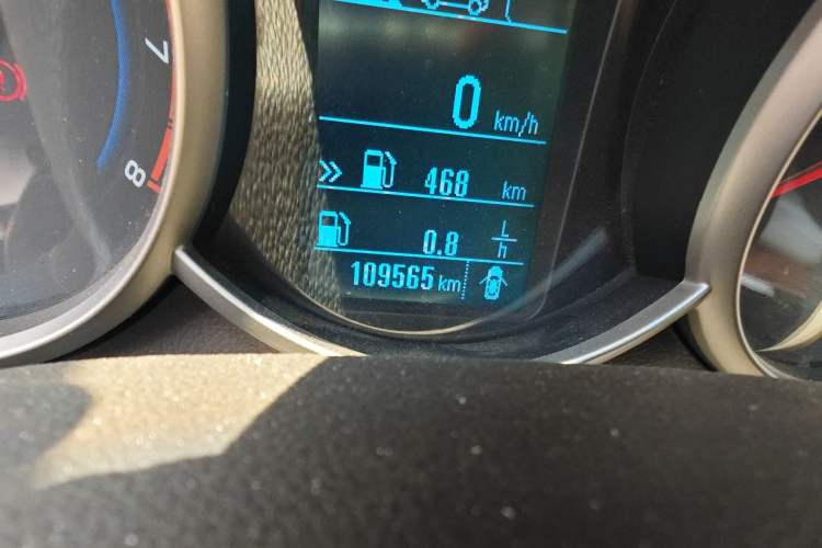 Used Chevrolet Cruze 2015 1.5L Classic SL MT Odometer Close Up