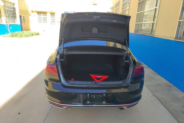 Used Volkswagen Magotan 2026 30 Million Vehicles Selected Model 380TSI DSG Luxury Edition Trunk