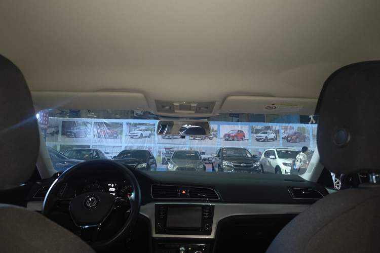 Used Volkswagen Lamando 2015 230TSI DSG Fashion Edition Headliner