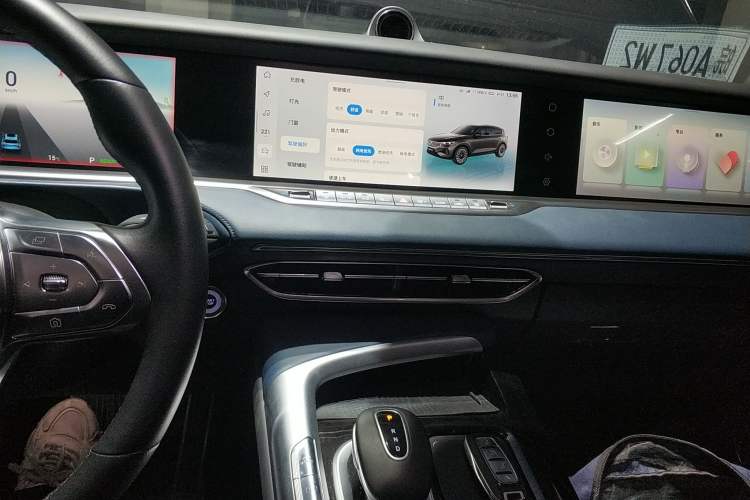 Used VOYAH FREE 2021 Four-Wheel Drive Standard Range-Extended Exclusive Luxury Package Audio And AC Panel