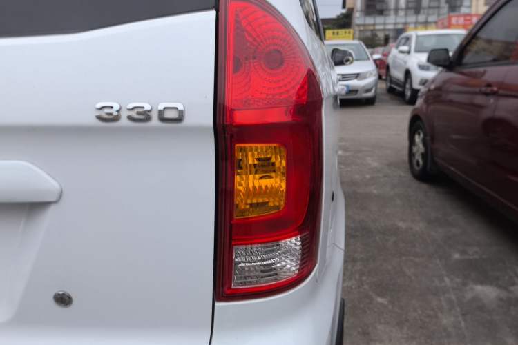 Used Dongfeng Fengon 330 2014 1.5L Manual Utility Version DK15
