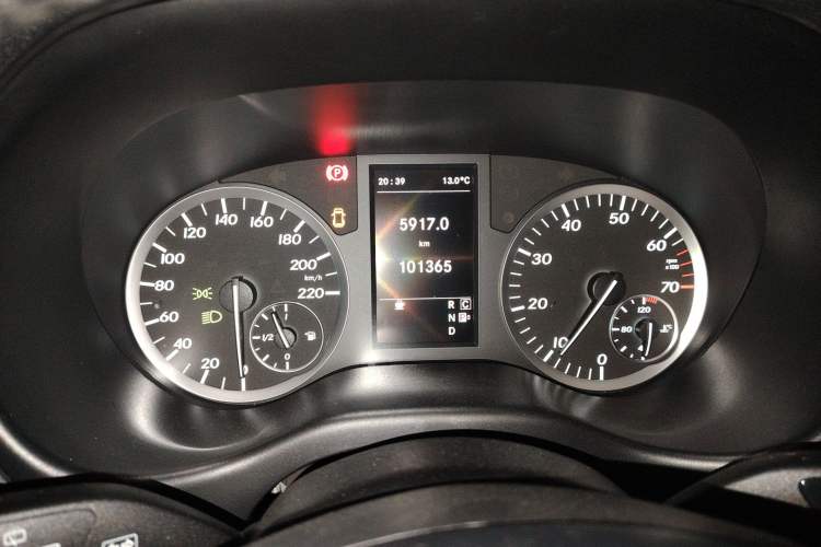 Used Mercedes-Benz Vito 2018 2.0T Elite Version 7 Seats China VI Emission Standard
