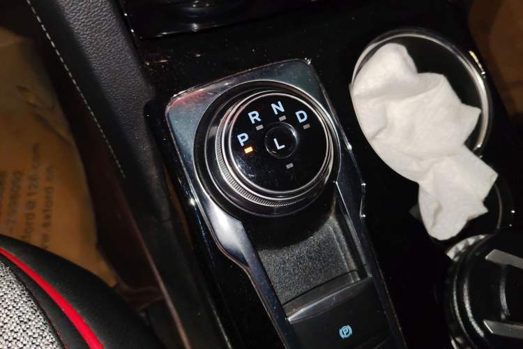 Used Ford Escape 2020 EcoBoost 245 Four-Wheel Drive Luxury Edition Gear Lever