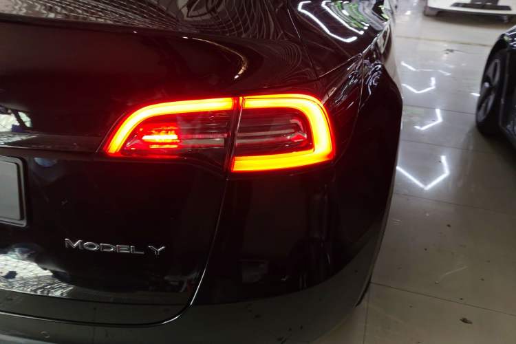 Used Tesla Model Y 2022 Long-Range All-Wheel-Drive Version