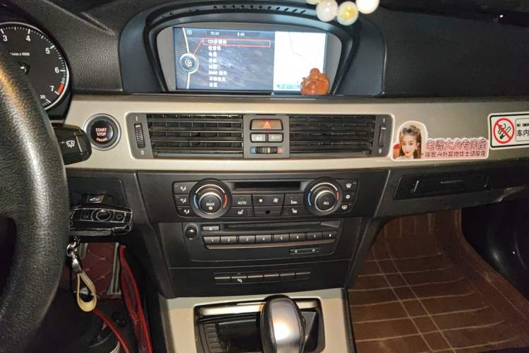 Used BMW 3 Series 2010 320i Luxury Model Audio And AC Panel