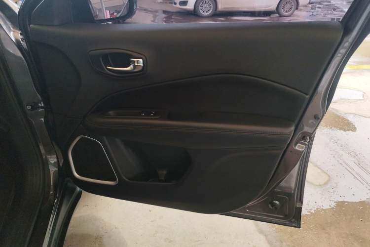 Used Jeep Compass 2019 220T Automatic Family Edition
