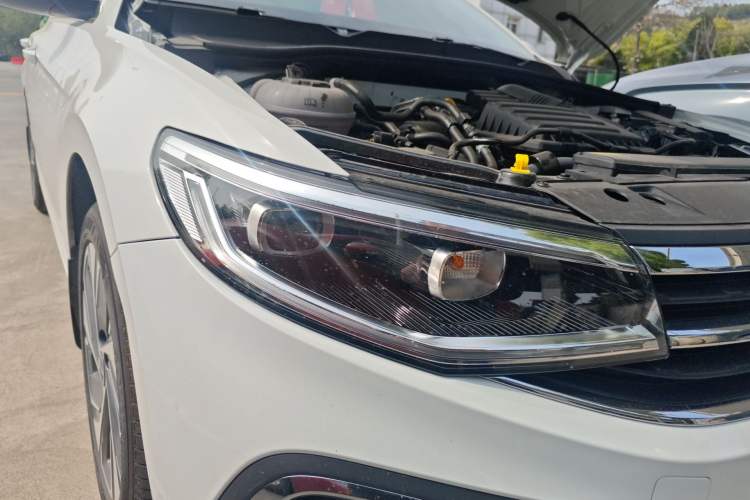 Used Volkswagen Bora 2025 Model, Facelifted 200TSI DSG Yuexing PRO Edition Right Front Headlight